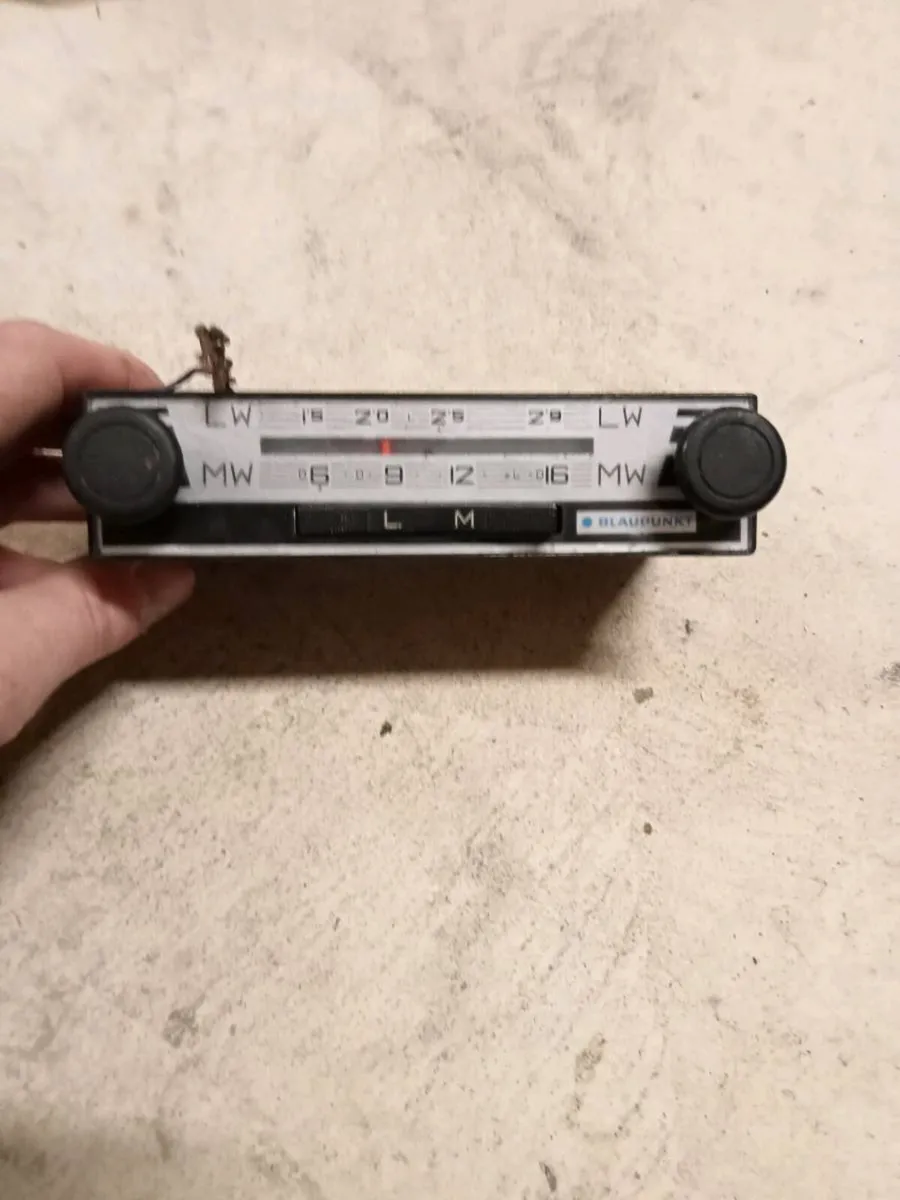 Old car radios - Image 1