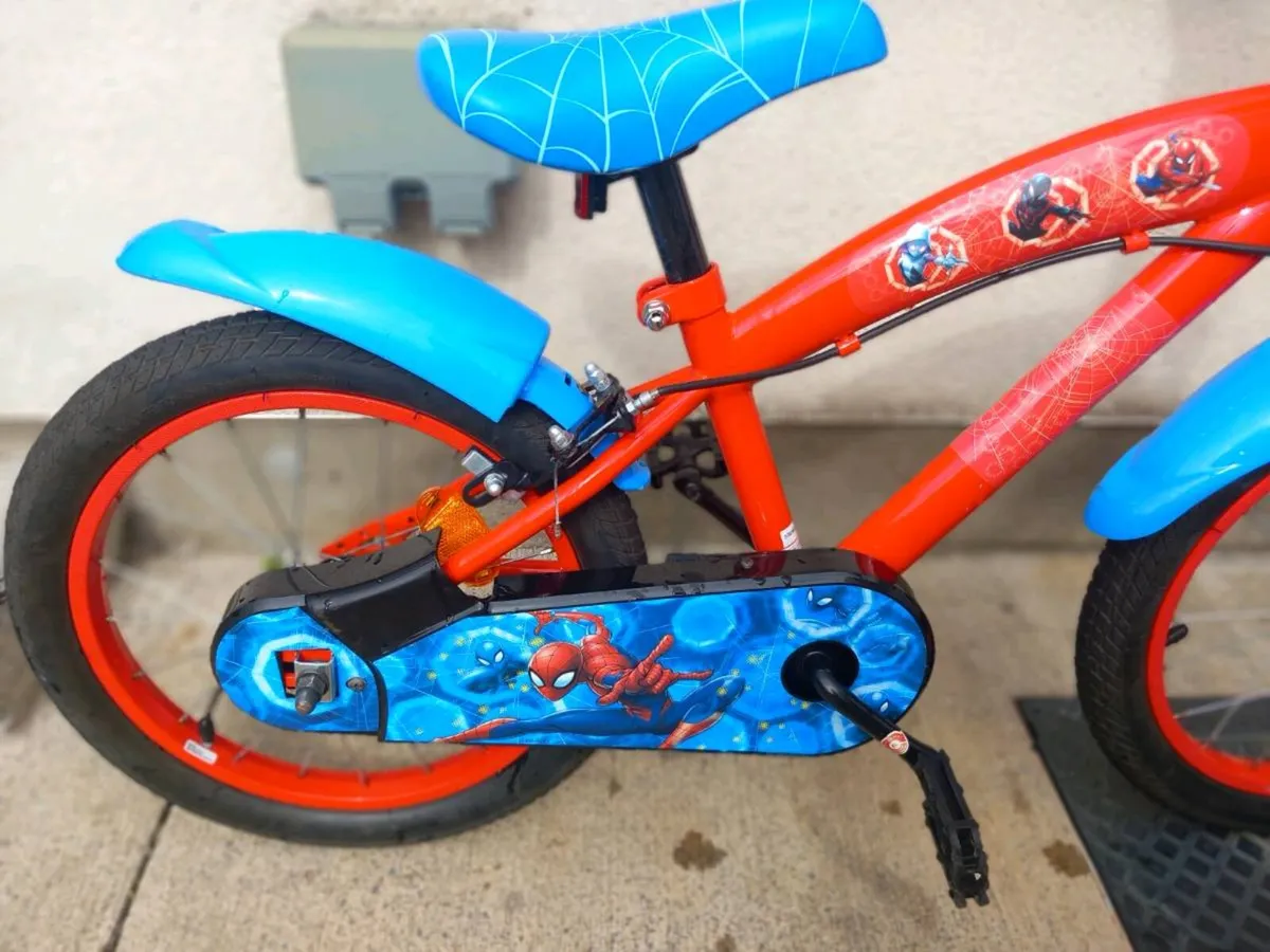 Kids spiderman bike size 16 inch wheels - Image 3