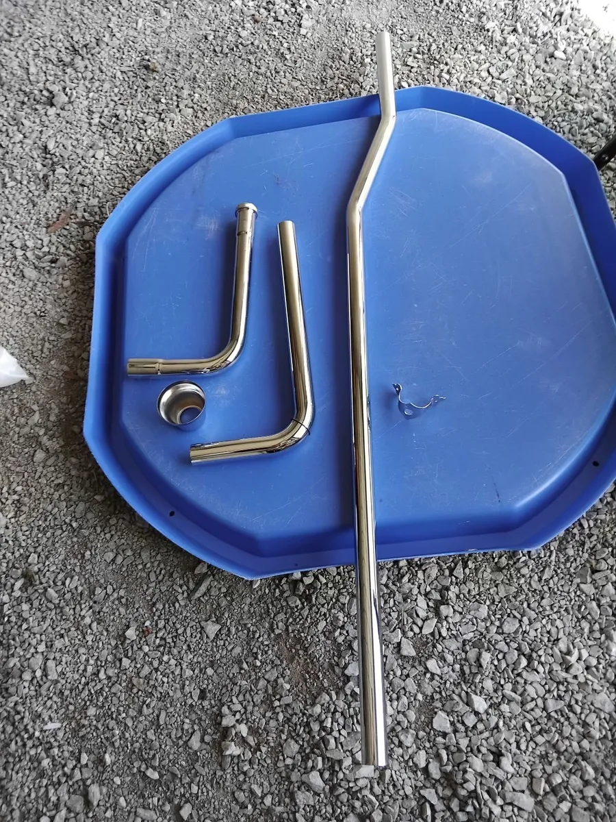 Chrome flush pipe and brackets - Image 1