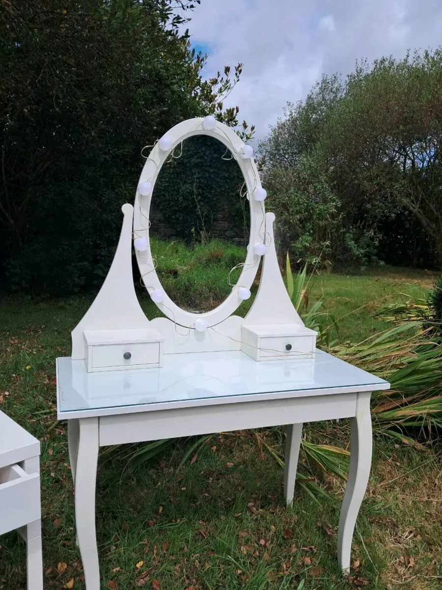 Vanity table