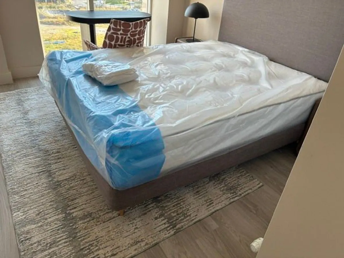 King size bed for sale - Image 1