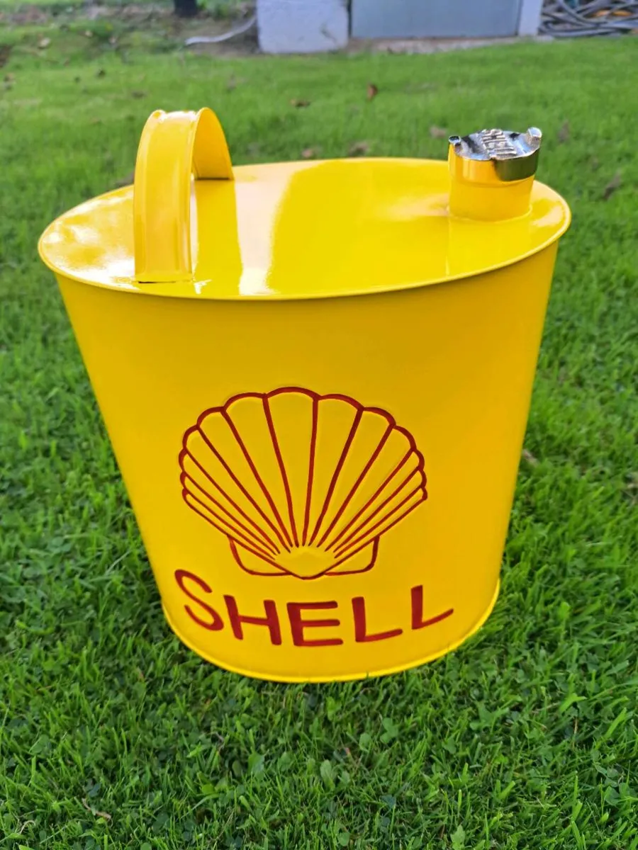 Shell oil can