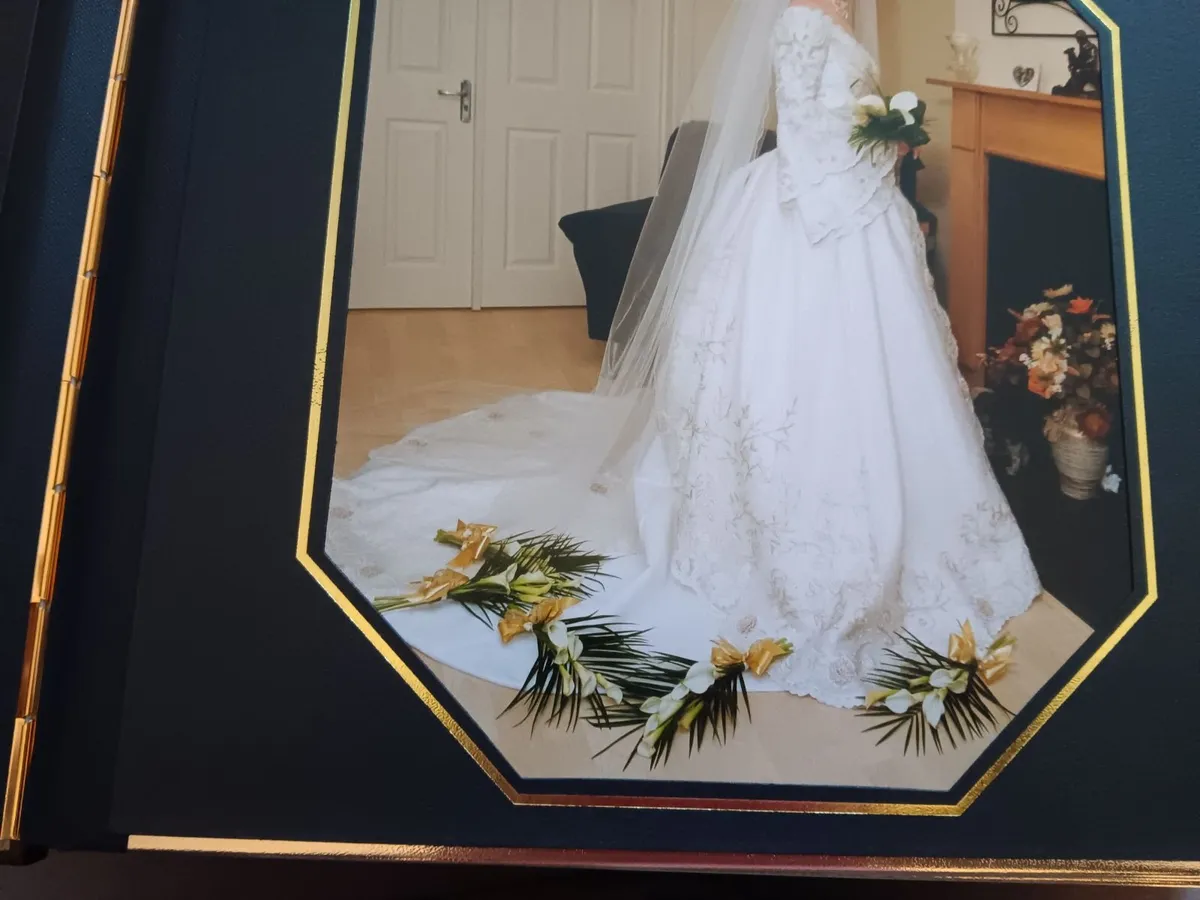 Wedding dress - Image 3