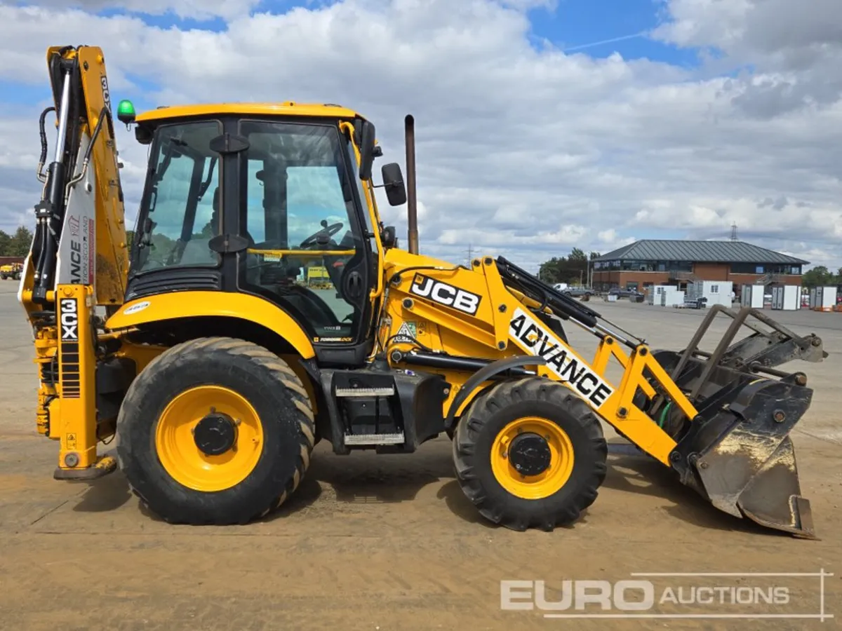 2022 JCB 3CX - Image 4