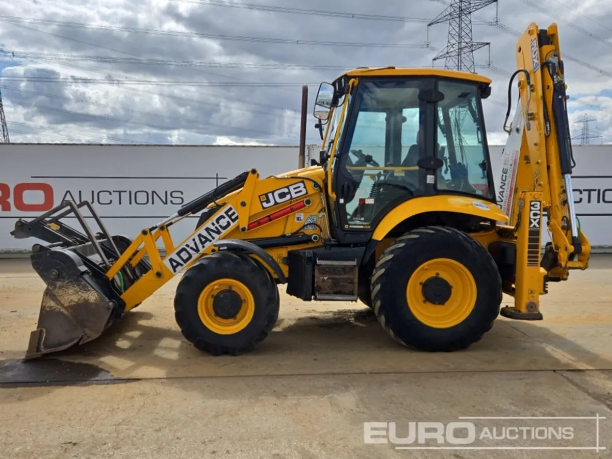 2022 JCB 3CX - Image 2