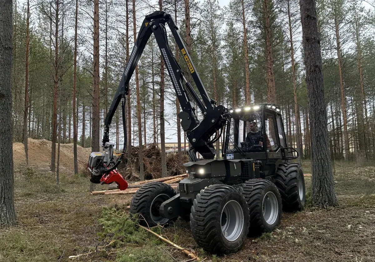 Compact Forestry Harvester - VIMEK 470
