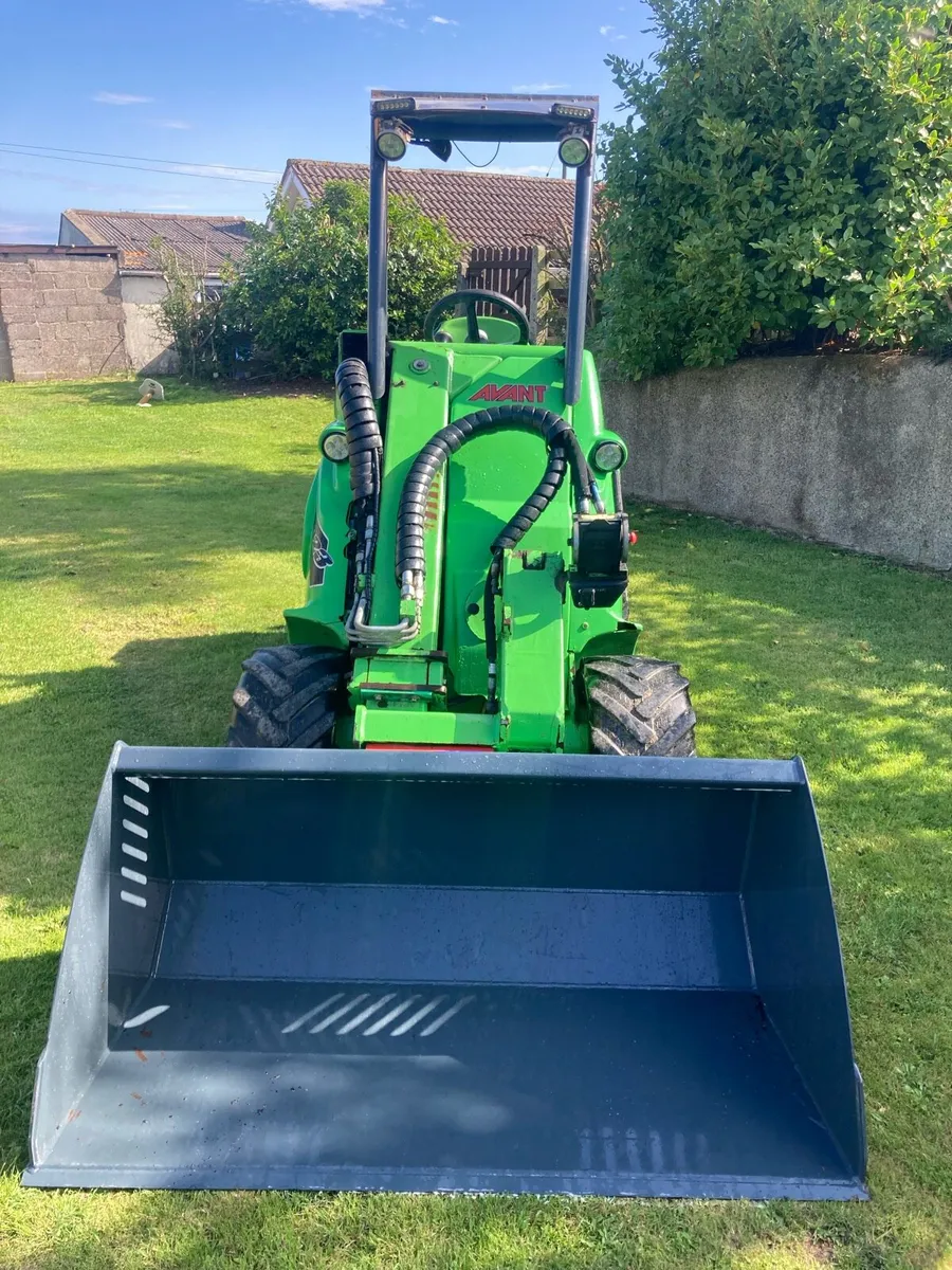 Avant 423 loader - Image 3
