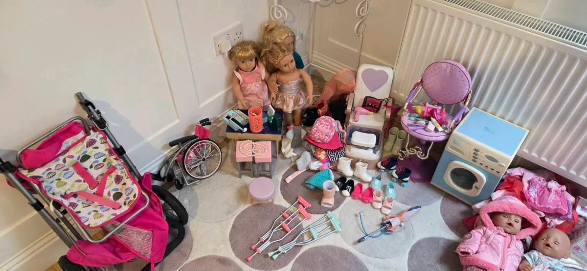 Girls dolls and accessories . - Image 3