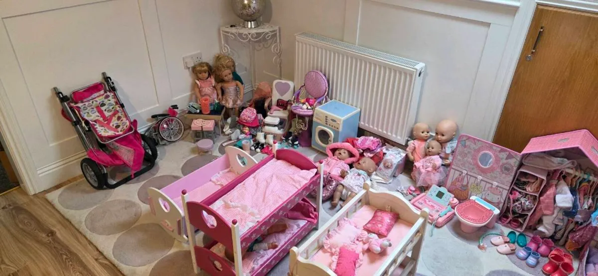 Girls dolls and accessories . - Image 1
