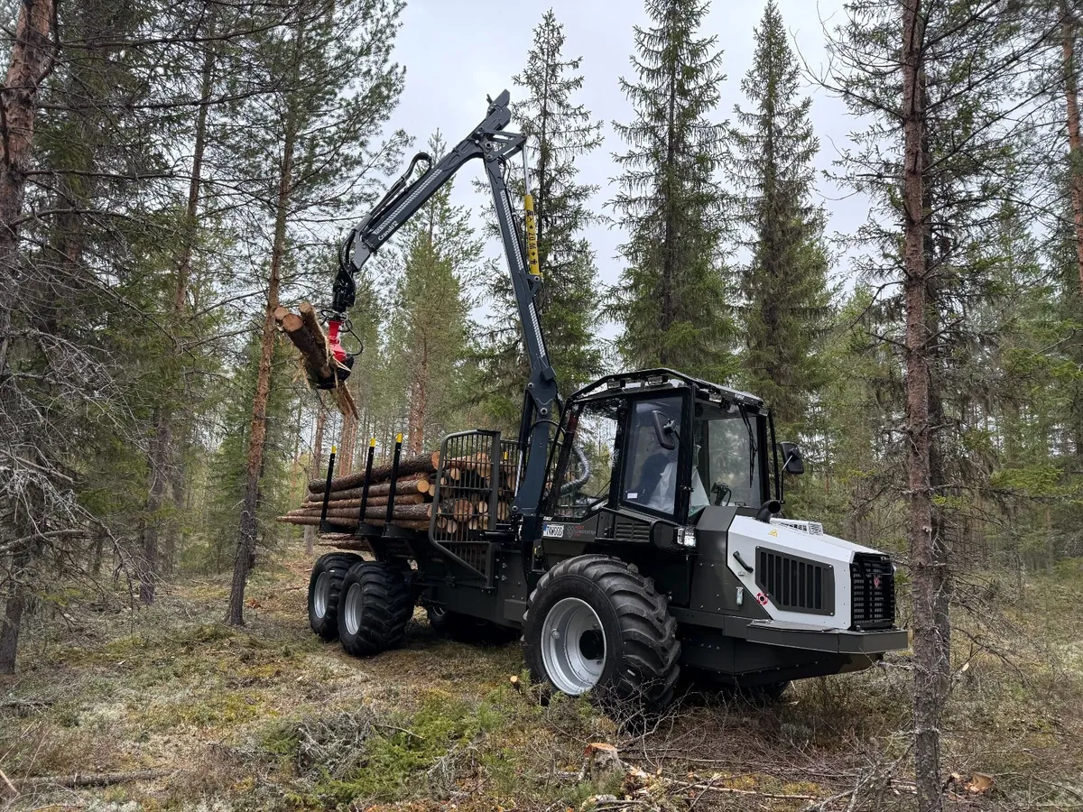 Compact Forestry Forwarder - VIMEK 870.2 - Image 1