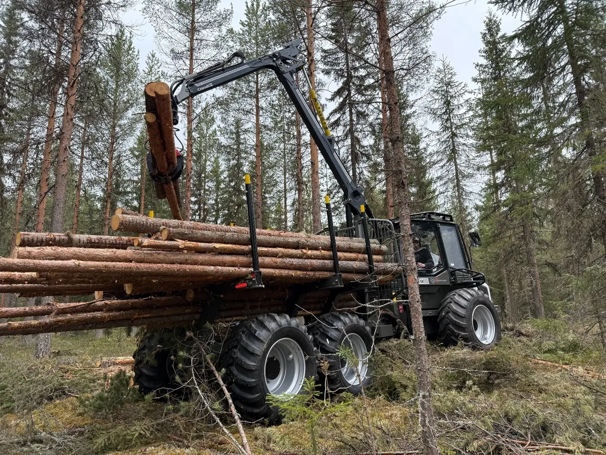 Compact Forestry Forwarder - VIMEK 870.2 - Image 3