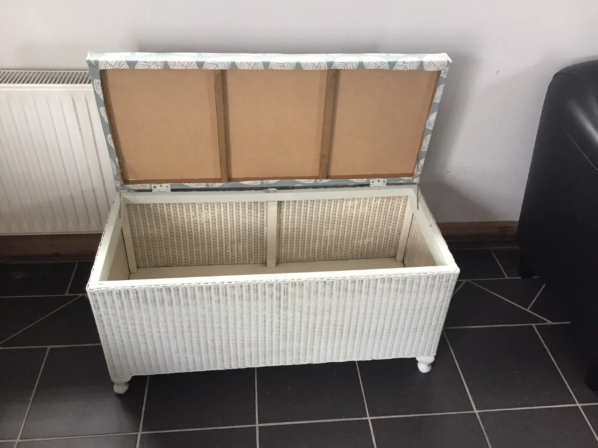 Loyd loom ottoman - Image 2