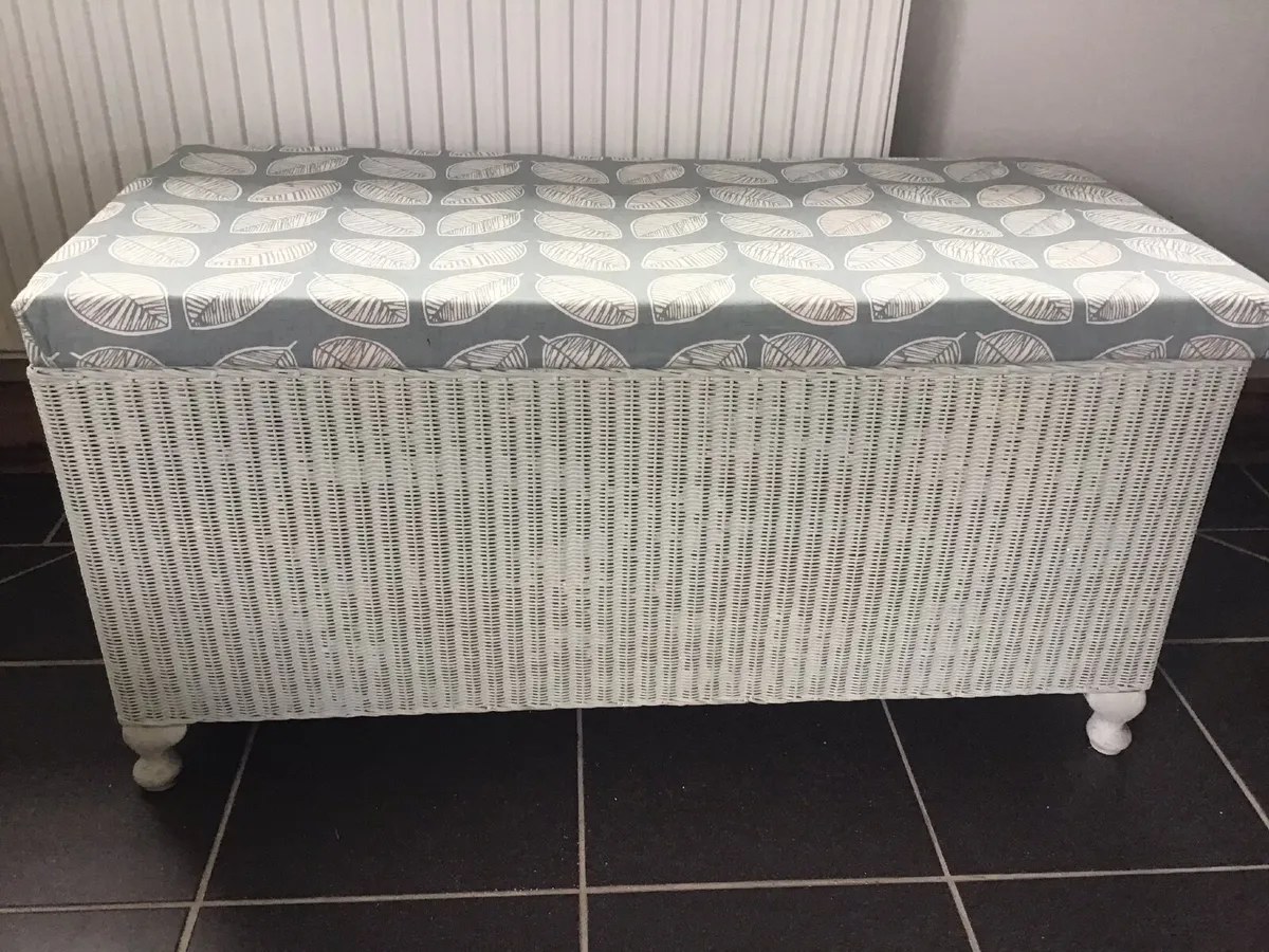 Loyd loom ottoman - Image 1