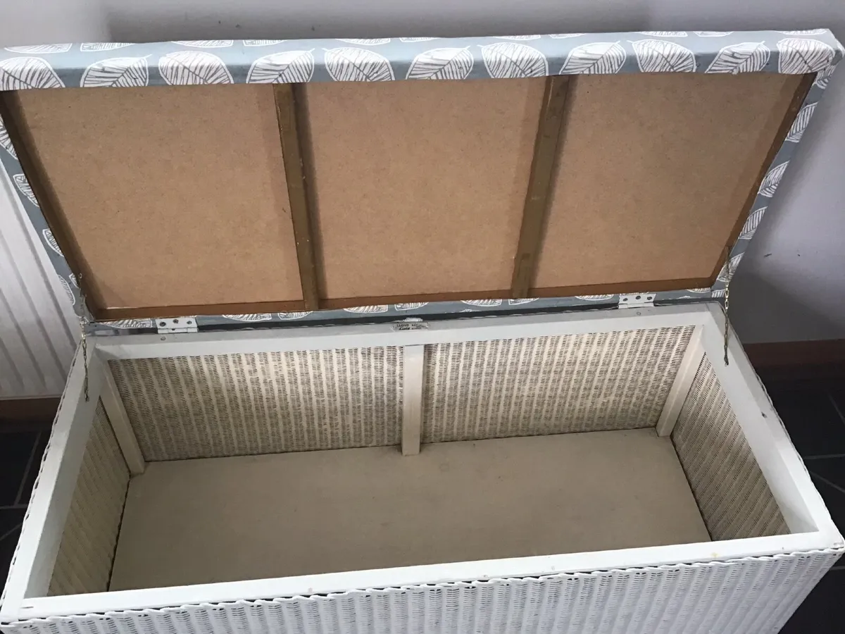 Loyd loom ottoman - Image 4
