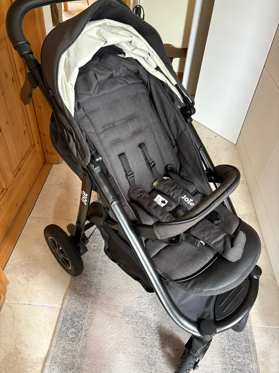 Baby stroller - Image 1