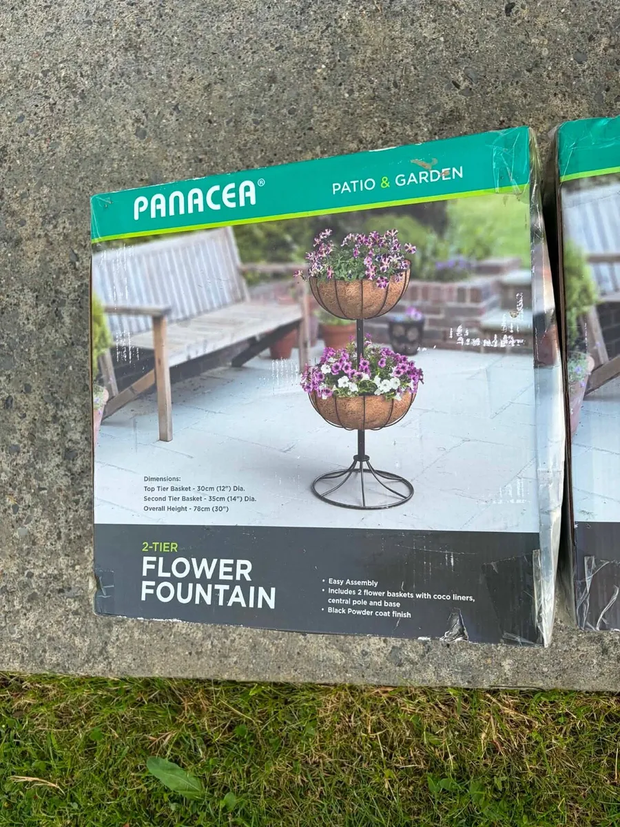 2 flower pots and stands €50 - Image 4