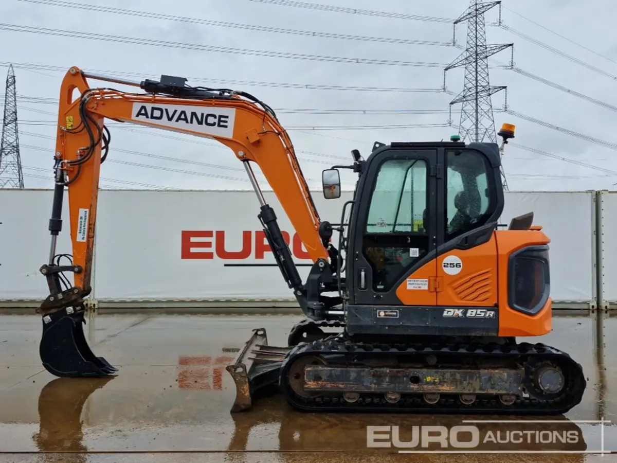 2023 Doosan DX85R-7 - Image 2