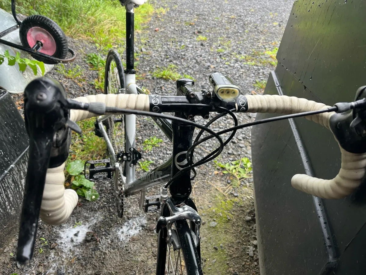 Giant SCR 4 Road Bike – White/Silver - Image 2