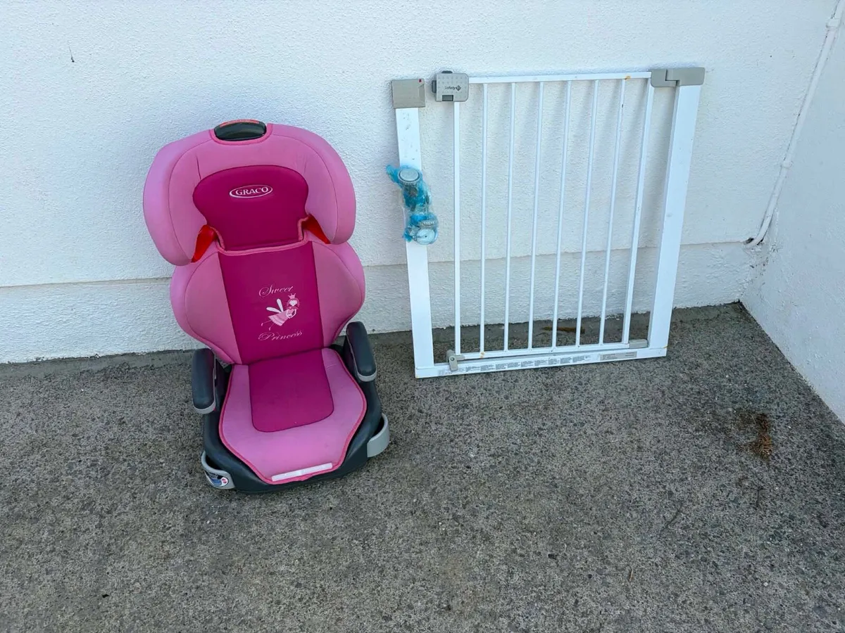 kids car seat and safety gate - Image 1