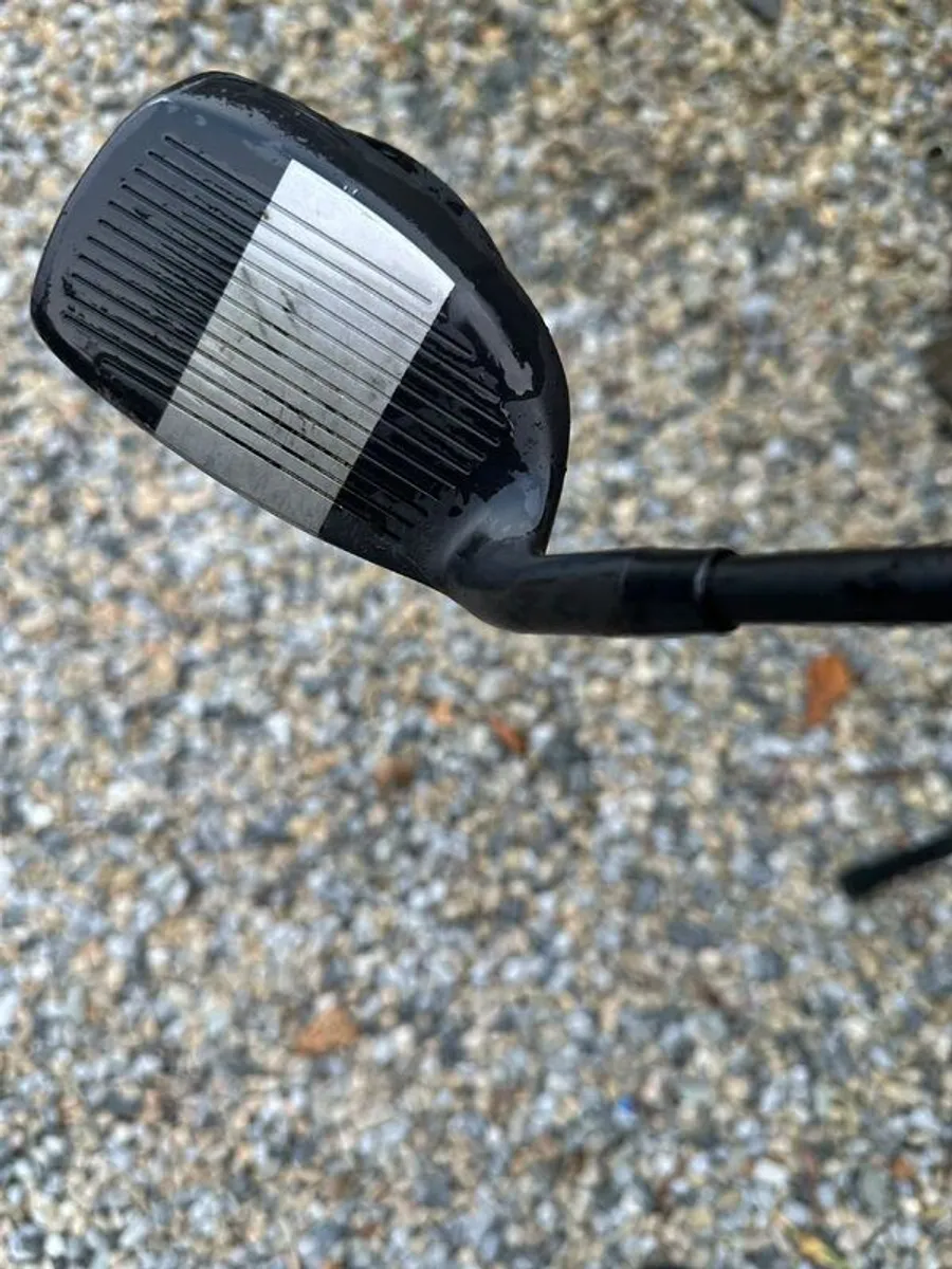 Odessy White Putter, Dune 56 Wedge, Mizuno driving - Image 2