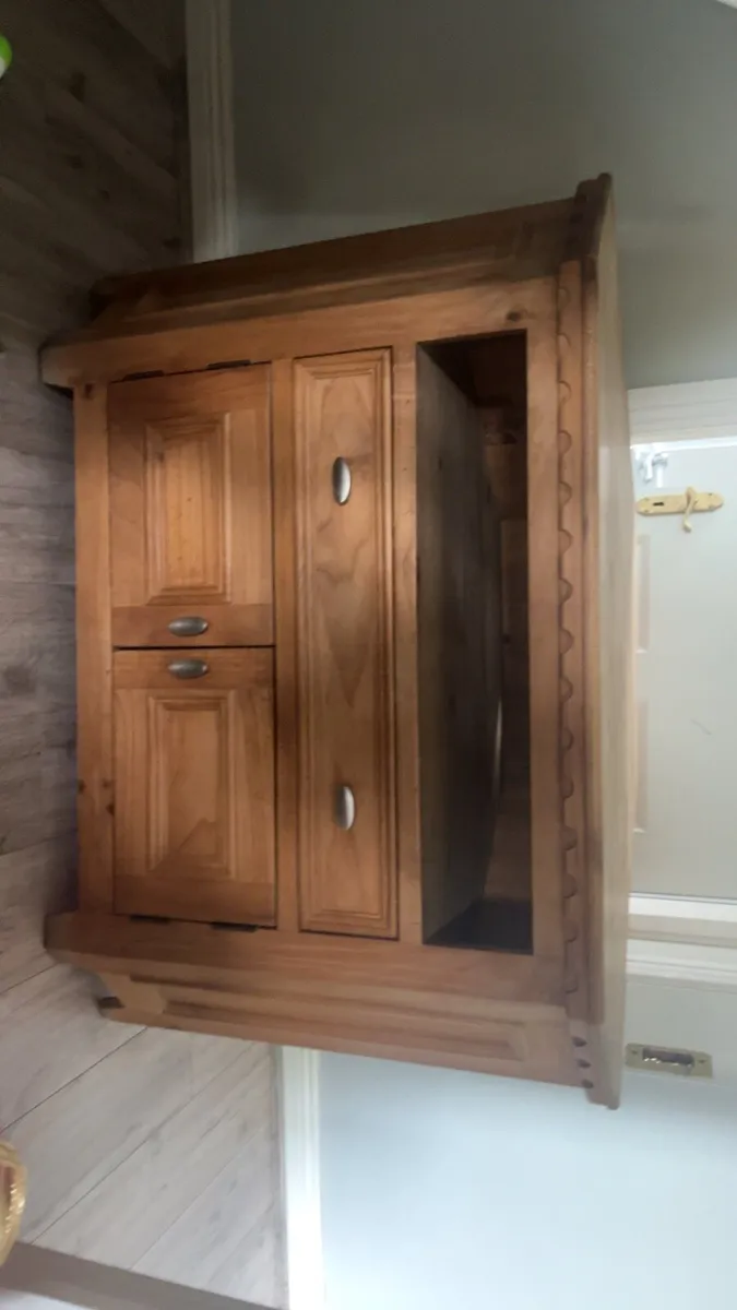 Cabinet - Image 1