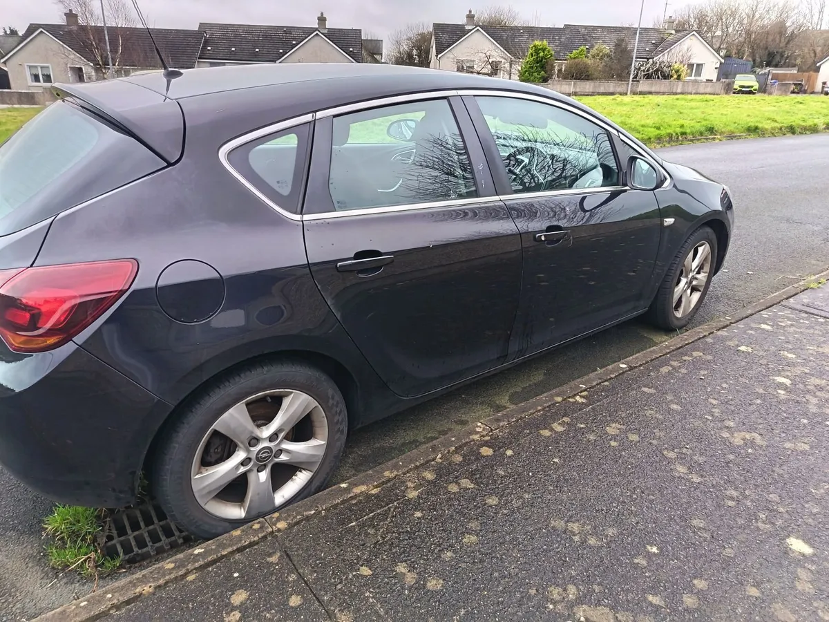 Car - Image 4