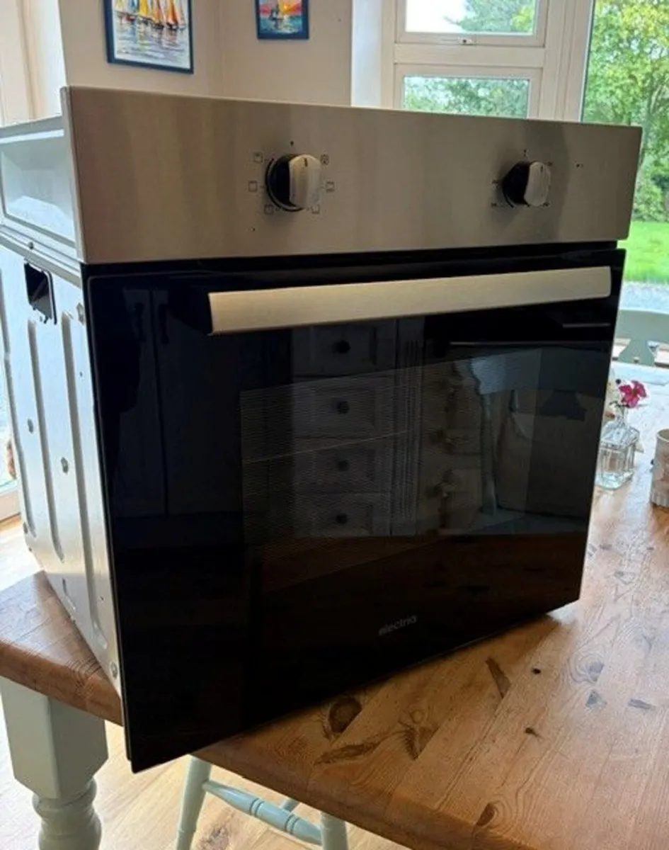 Oven - Image 1