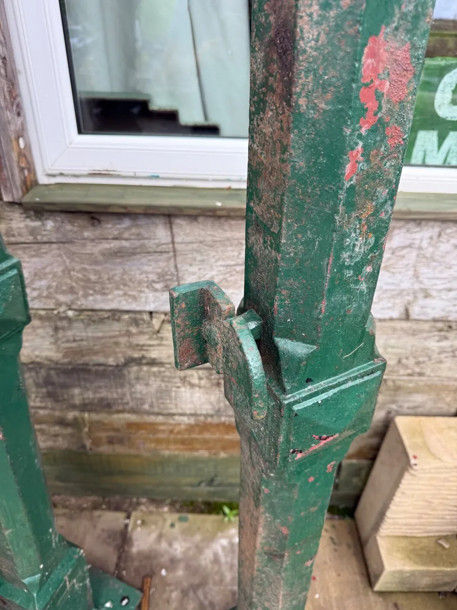 Reclaimed cast iron gate posts - Image 2