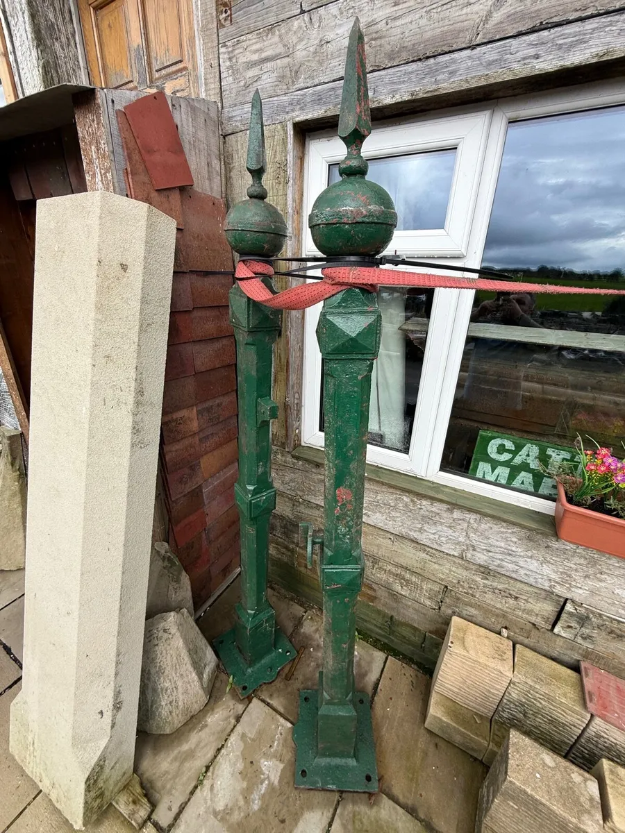 Reclaimed cast iron gate posts - Image 3