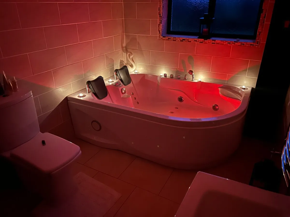 Jacuzzi Bath - Image 4