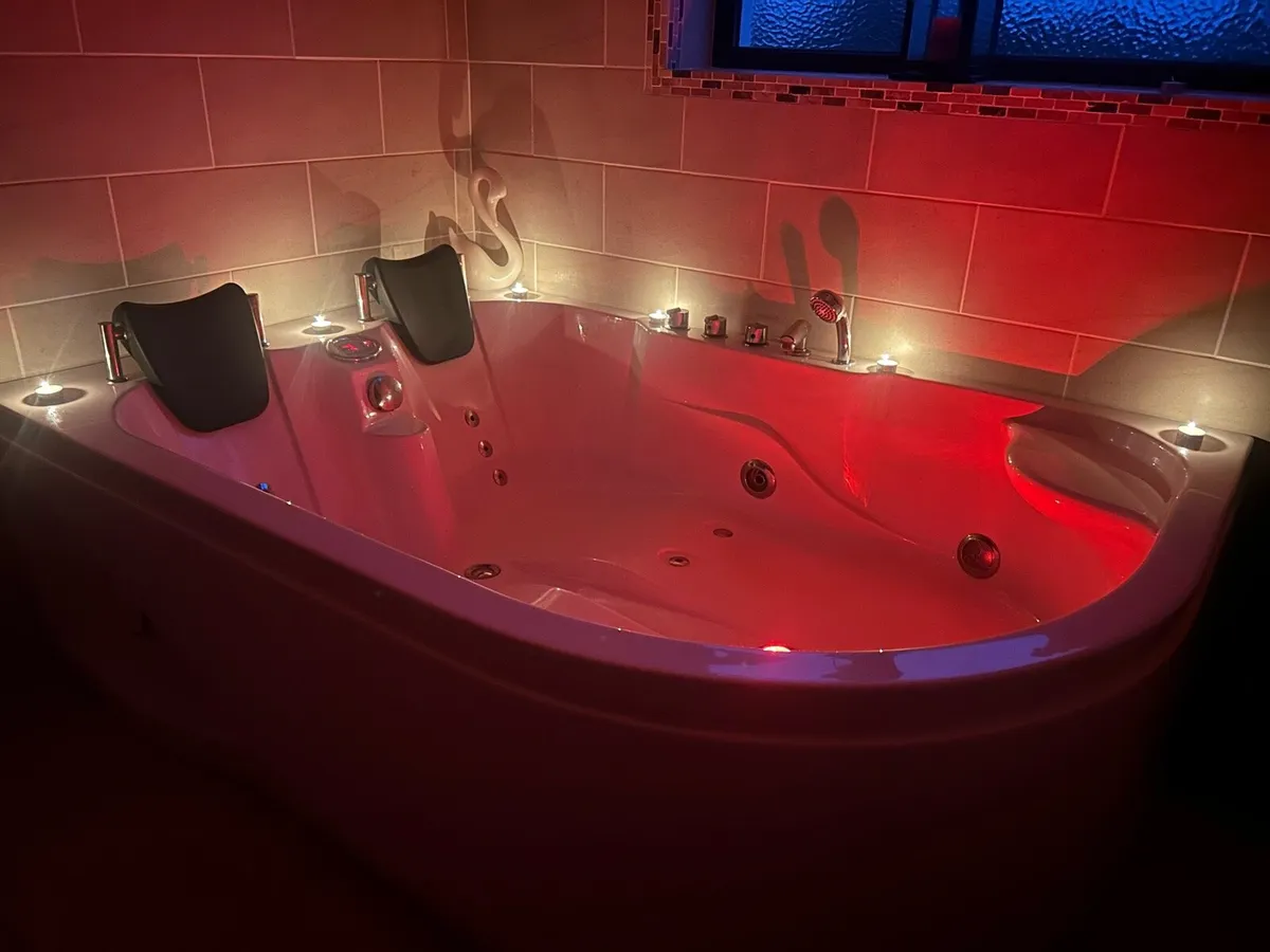 Jacuzzi Bath - Image 2
