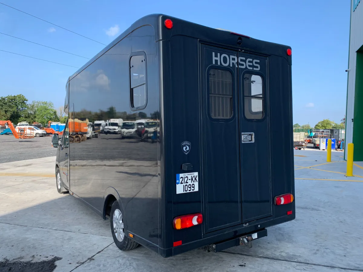 UNRESERVED 2021 RENAULT MASTER PARAGAN HORSEBOX - Image 3
