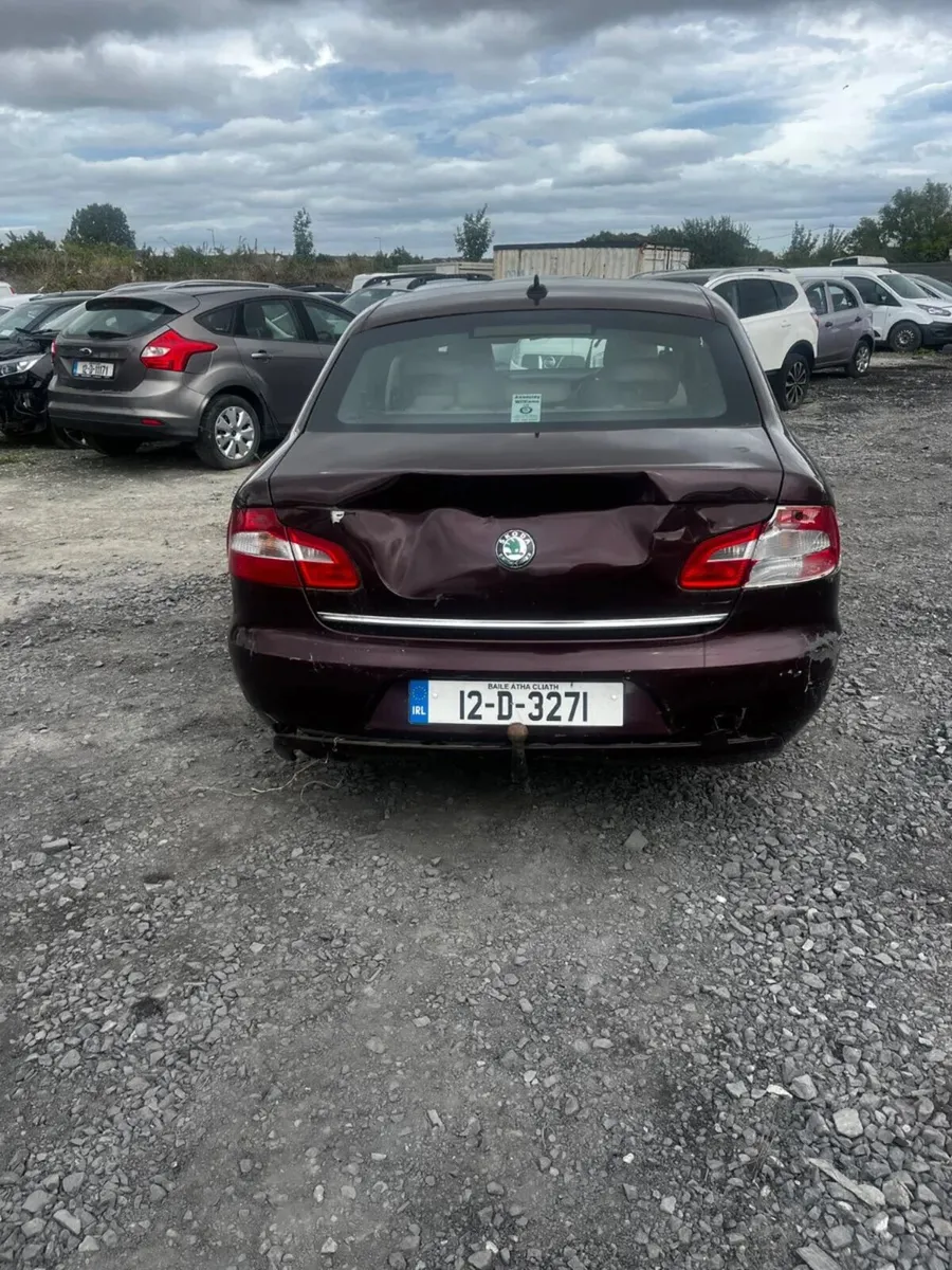 12 superb 2.0 Tdi auto 4x4 - Image 4