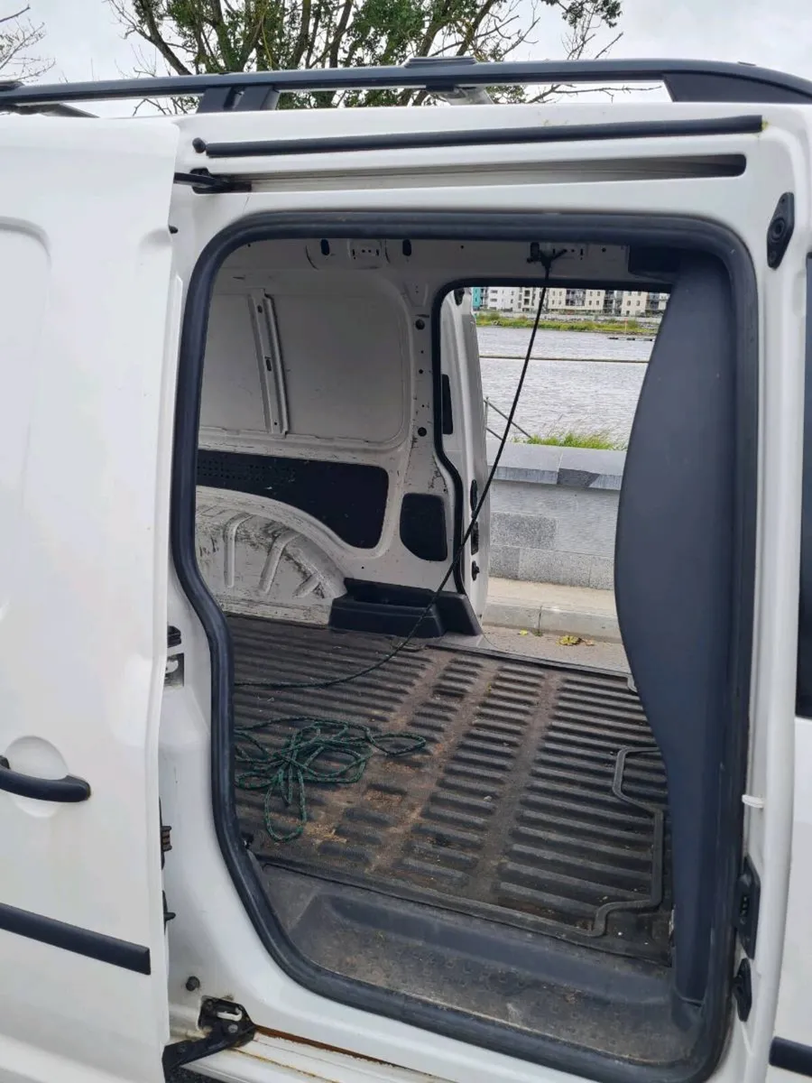 Volkswagen Caddy 2012 - Image 3