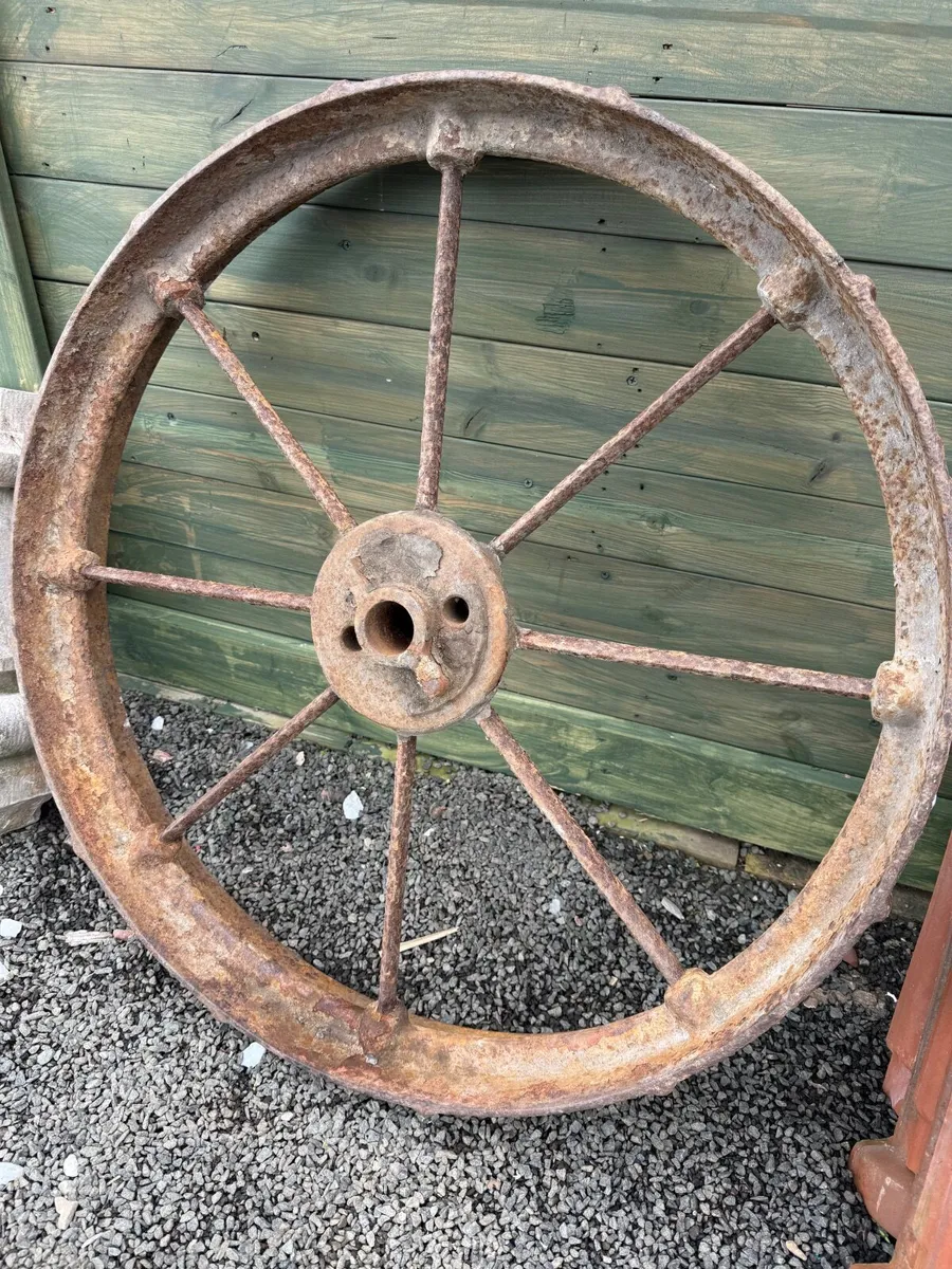 Reclaimed vintage single metal wheel - Image 3