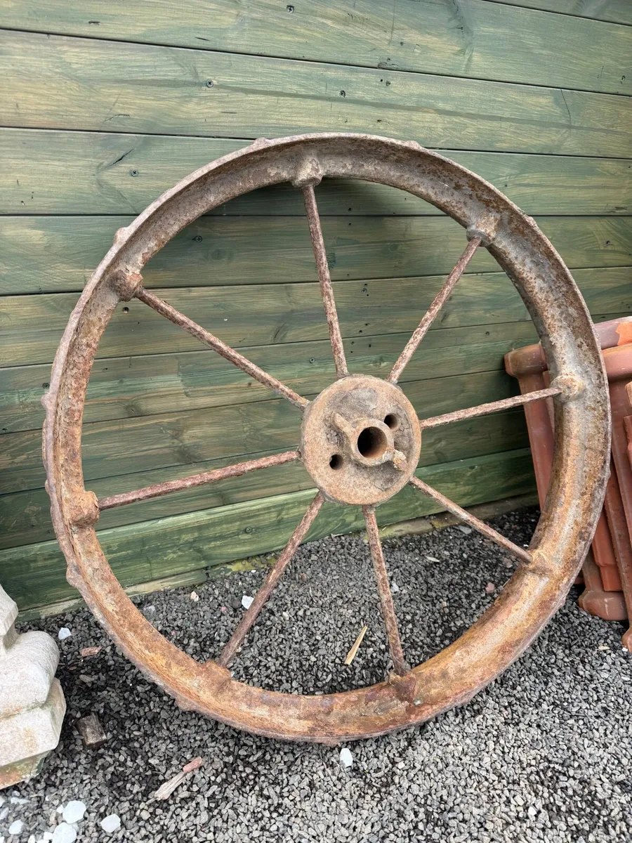 Reclaimed vintage single metal wheel - Image 1