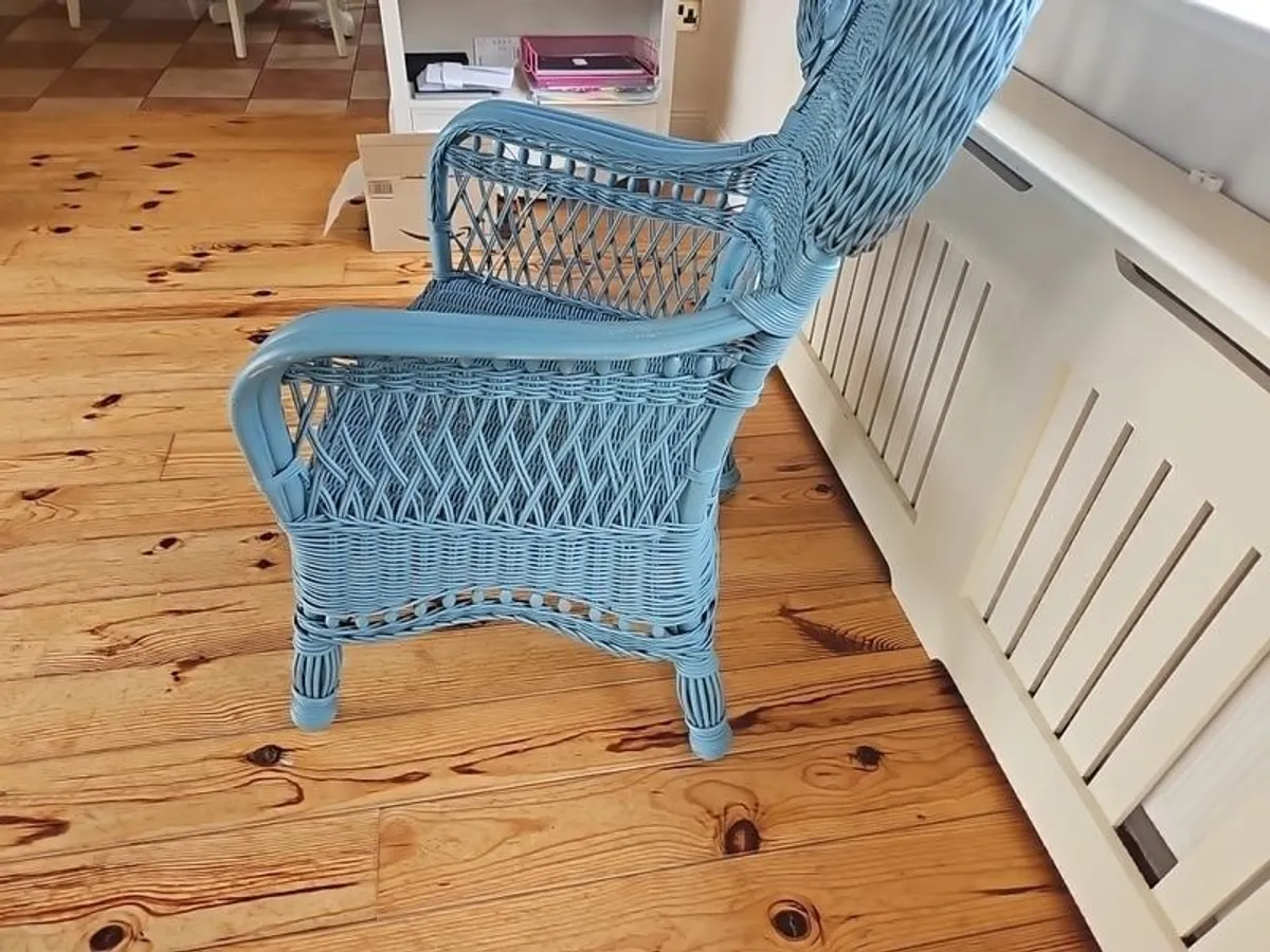 Large Wicker Chair - Image 3