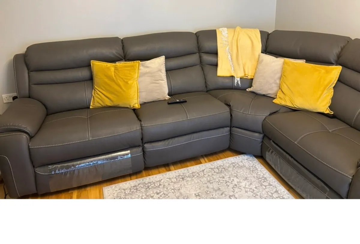Corner sofa - Image 1