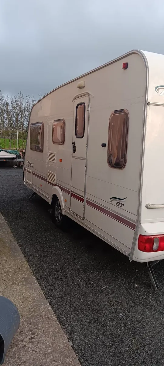 Caravan swift blackmere 5/6 berth - Image 1