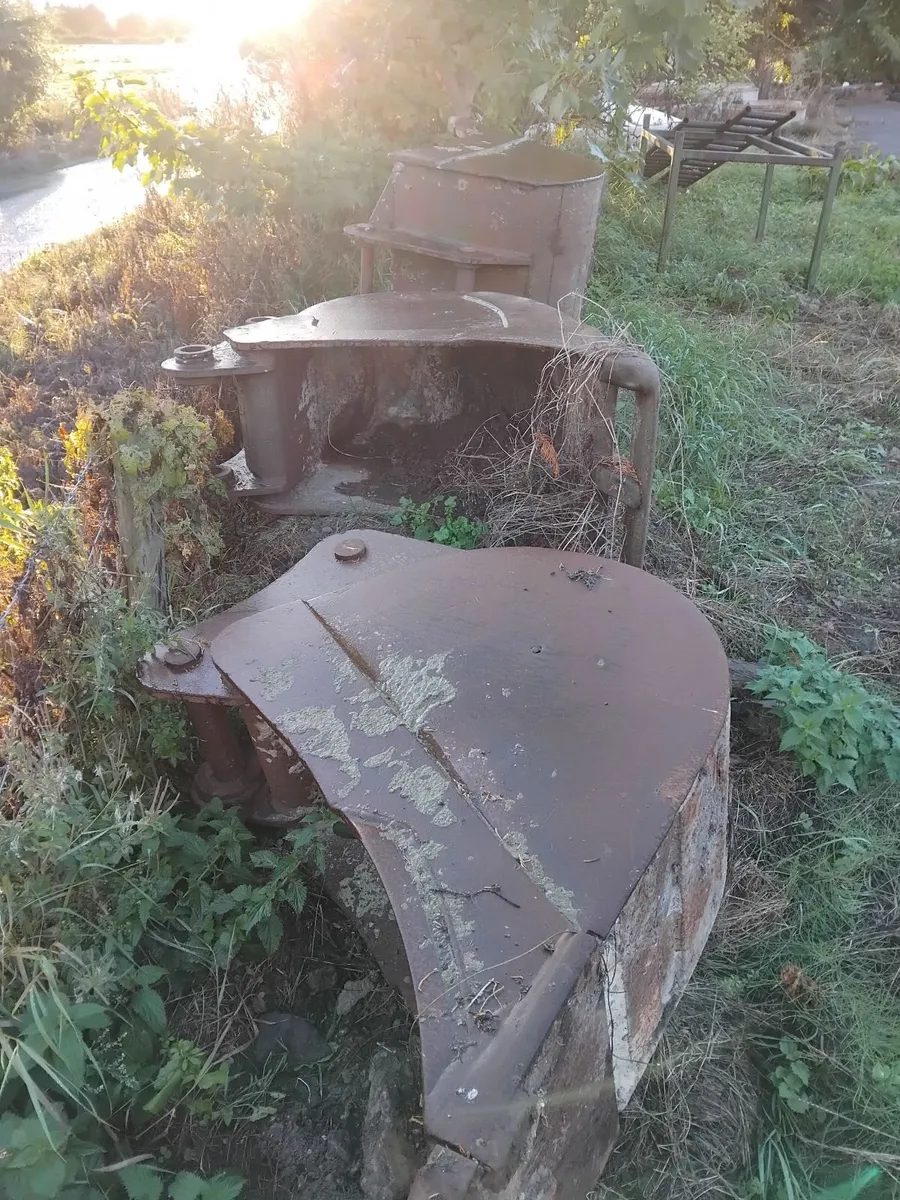 Hitachi 120 buckets - Image 1