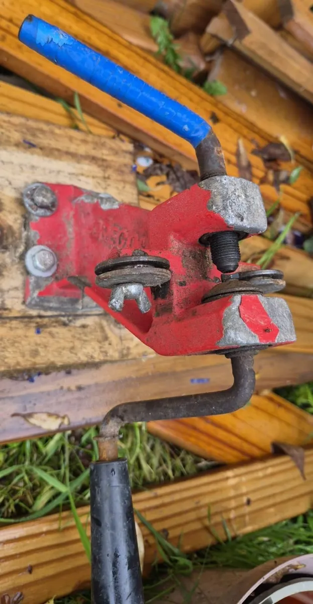 Manual Bench-Mounted Sheet Metal Bead Roller - Image 2