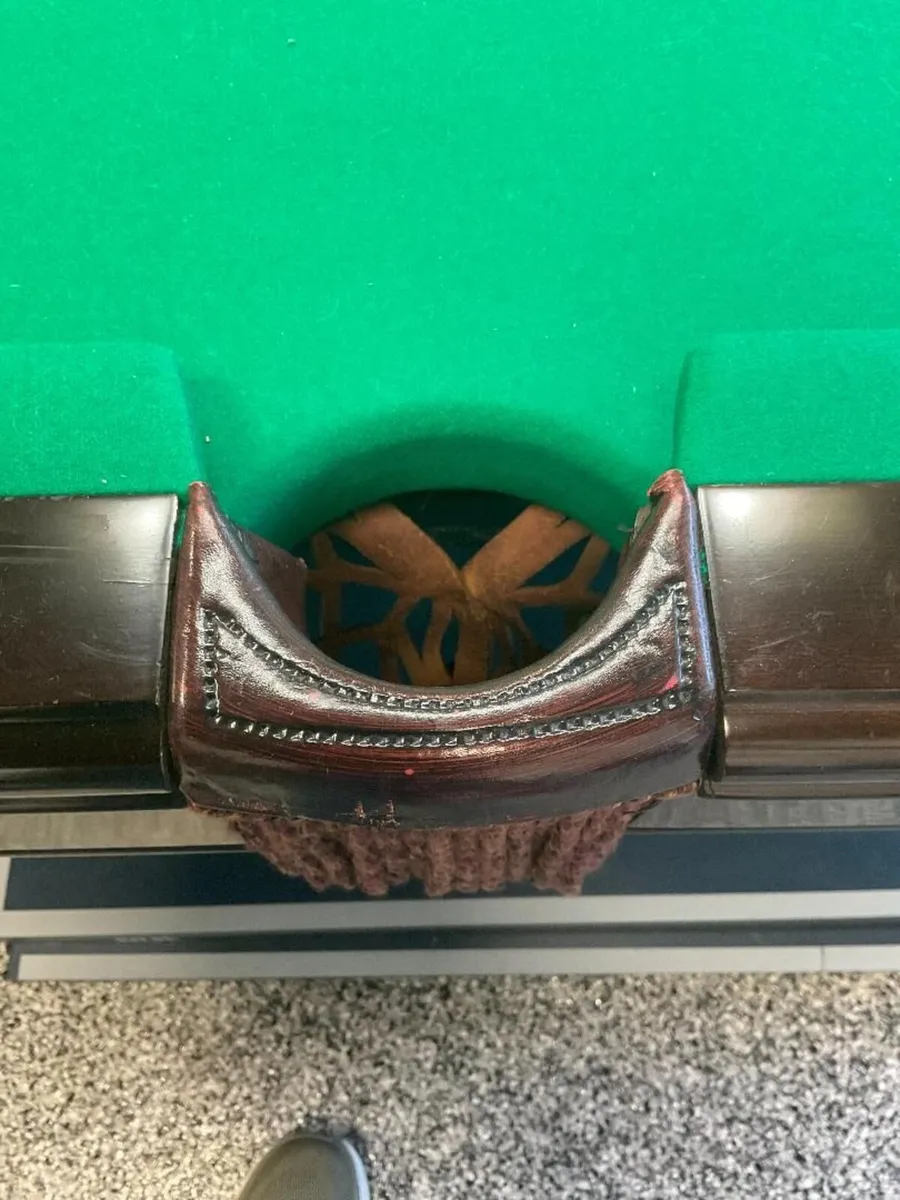 Premium American Brunswick 9' ft. Pool Table - Image 4