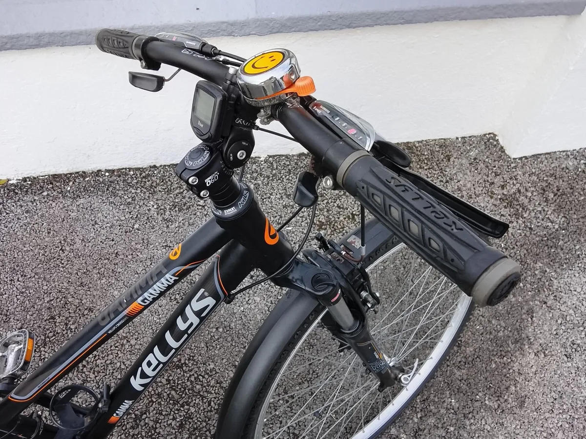 Ladies City Bike, Top spec model. New - Image 4