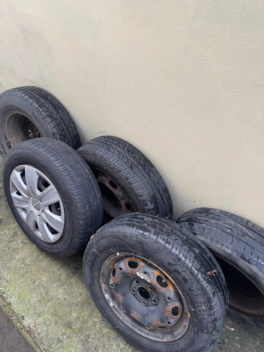 Steel car wheels with 175/70 R14 tyres