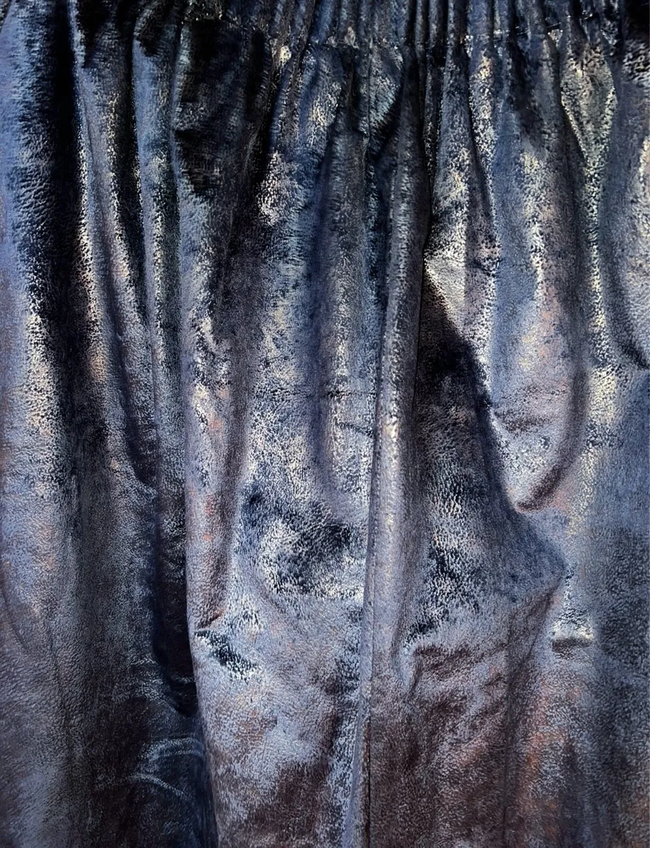 SHIMMERY NAVY SUEDE CURTAINS - Image 2