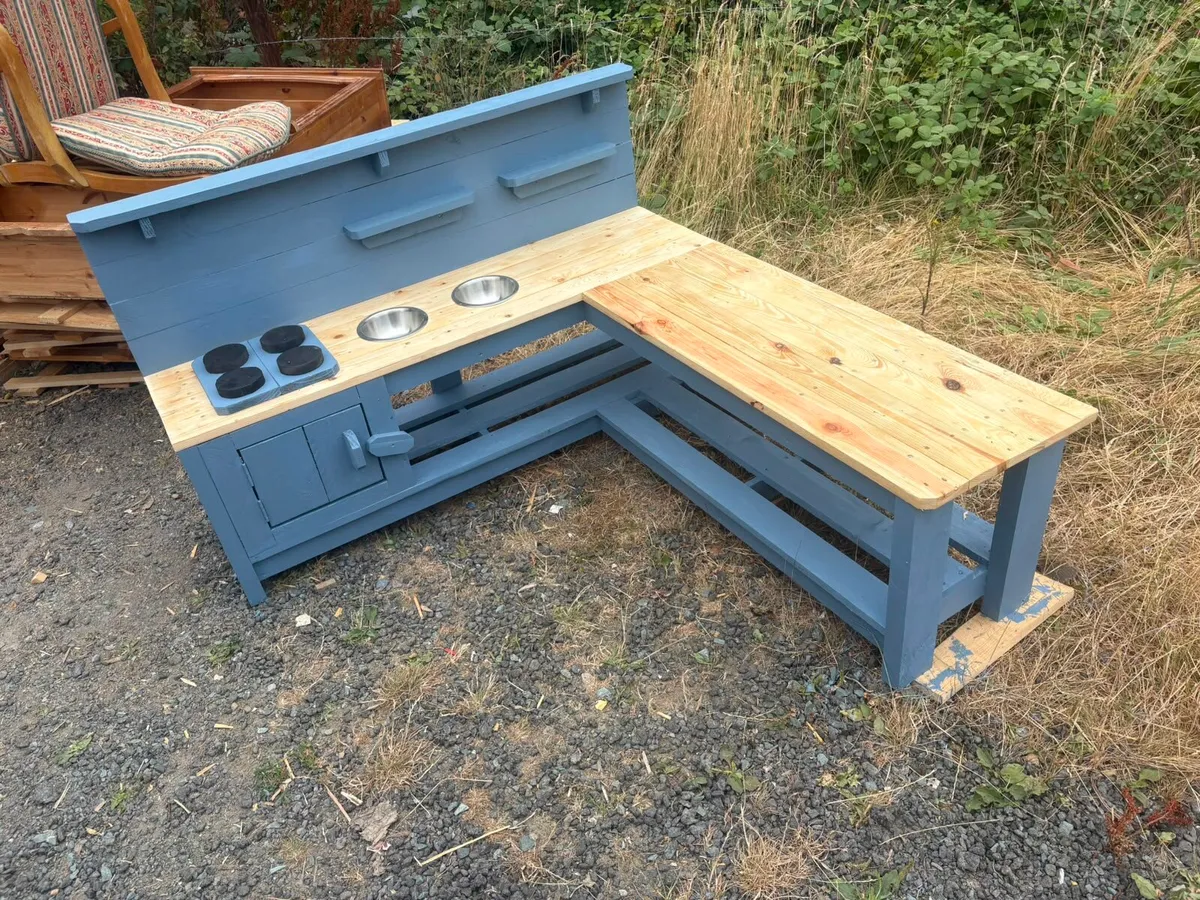 Rustic mud kitchen - Image 3