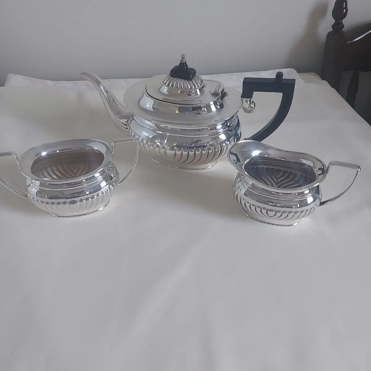 Silver teapot jug and sugar bowl - Image 1