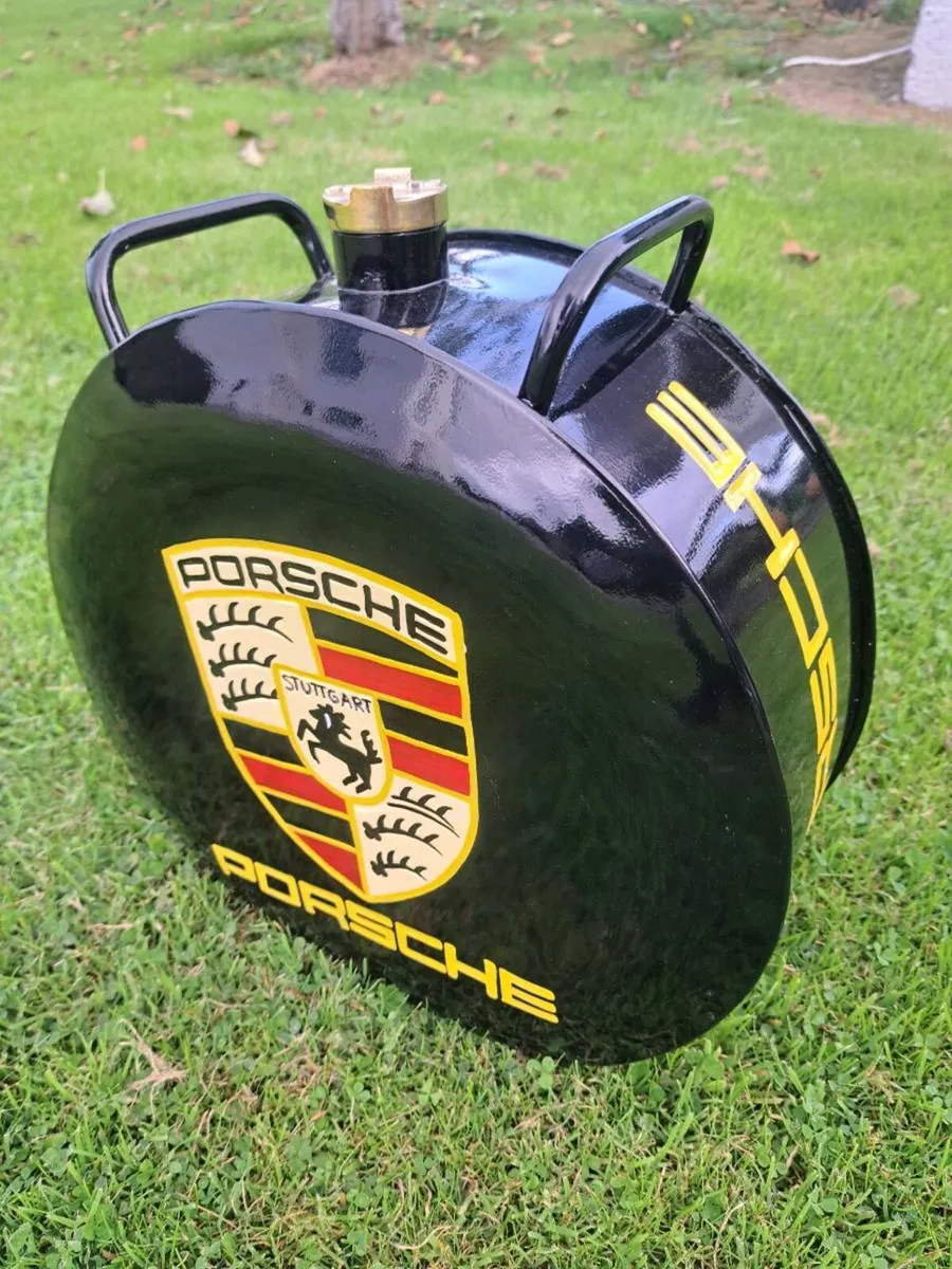 Porsche oil can display only