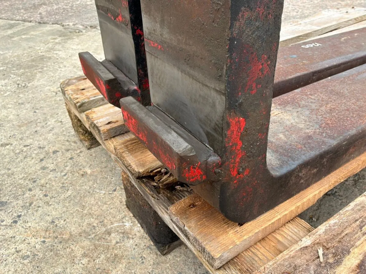 25" sliding forks / Class 4......6 tonne forklift. - Image 4
