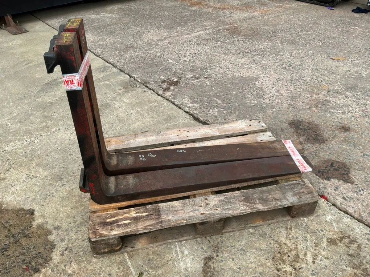 25" sliding forks / Class 4......6 tonne forklift. - Image 3